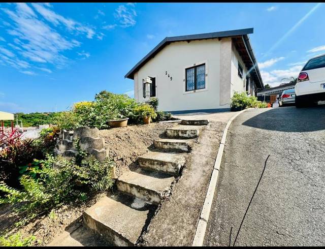 4 BEDROOM HOUSE FOR SALE IN CASTLE HILL